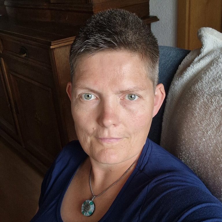 Porträt von Claudia Kellenberger, Projektorin und Human-Design-Coachin
